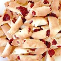 O biscoito  amanteigado com  goiabada mais conhecido como biscoito beliscão se tornou muito popular e saboroso podendo ser feito artesanalmente ou por maquina para facilitar o processo de fabricação.A Rei dos equipamentos preparou uma receita saborosa e de fácil preparo entre em nosso canal de Youtube e abaixe nossas receitas curta nosso vídeo e aprenda de verdade.