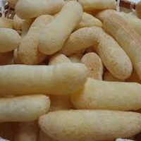 O biscoito de polvilho ganhou o gosto dos Brasileiros e ao mundo a fora .Possui uma  textura leve e crocante, esse biscoito é constantemente comercializado em padarias , supermercados e estações de metro  faz a alegria da criançada e adultos. Podendo ser produzindo com conservante ou sem o mais importante é que ele é uma gostosura que não paramos de come.